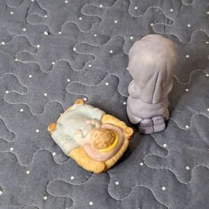 Homco Pastel Nativity Set - Lavender and Yellow